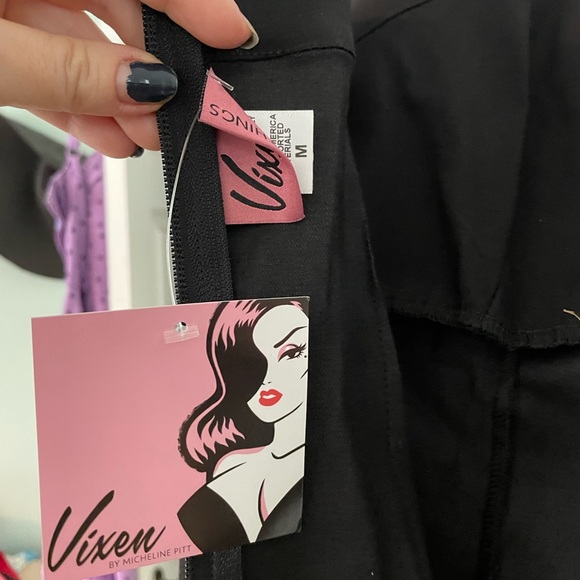 SOLD: Vixen vamp top black medium - Picture 3 of 3